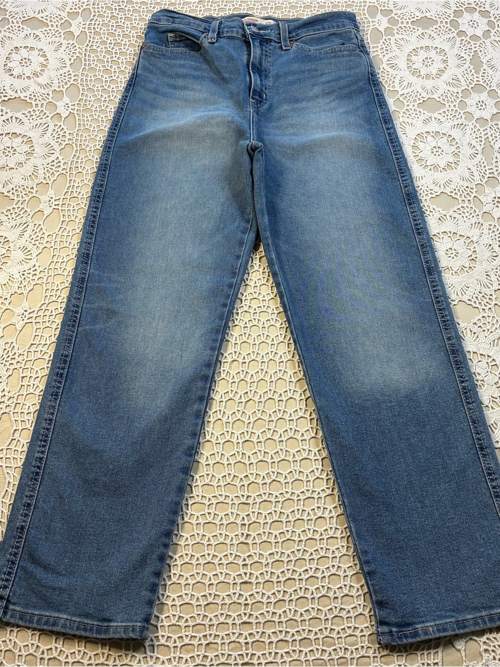 Levi's Women's Straight Leg Jeans in Mid Blue Wash